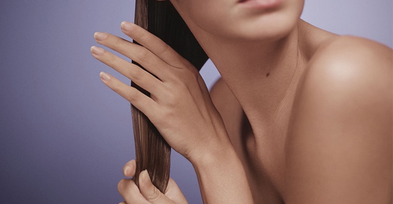 comment masser votre cuir chevelu en appliquant le masque intensif pour les cheveux et le cuir chevelu invati advanced