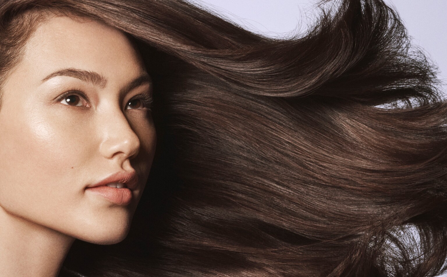 Obtenez le volume de niveau professionnel avec notre service de soins pour les cheveux et le cuir chevelu pour des cheveux instantanément plus épais. 