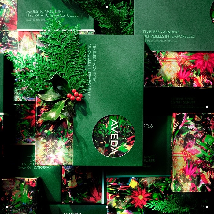 Magasinez tous les ensembles-cadeaux Aveda pour les Fêtes - jusqu’à 20 % d’économies sur une sélection d’ensembles-cadeaux