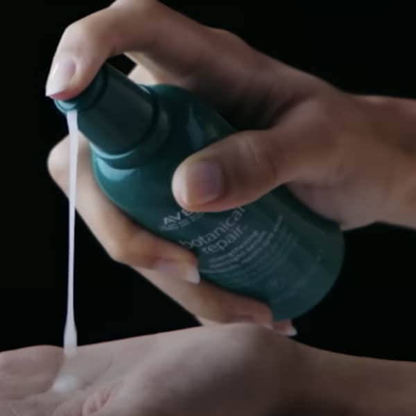 Réparez vos cheveux durant votre sommeil grâce au sérum réparateur de nuit Botanical Repair™