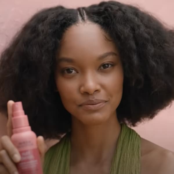 Hydratation capillaire à base de superaliments avec l’après-shampoing sans rinçage nutriplenish™